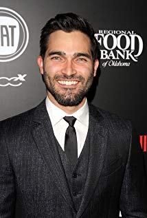 How tall is Tyler Hoechlin?